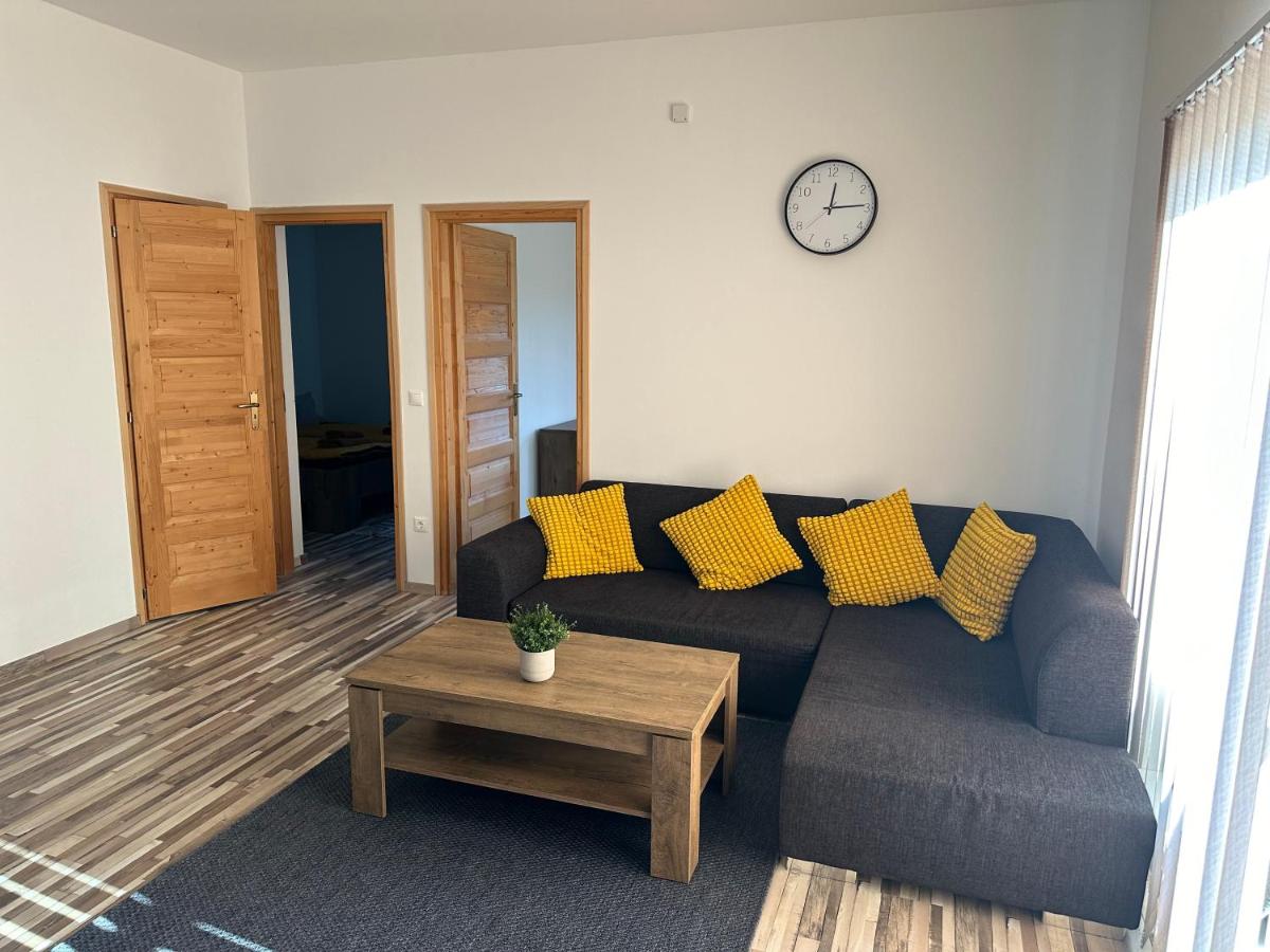Appartamento con 2 Camere da Letto, Balcone e Terrazza