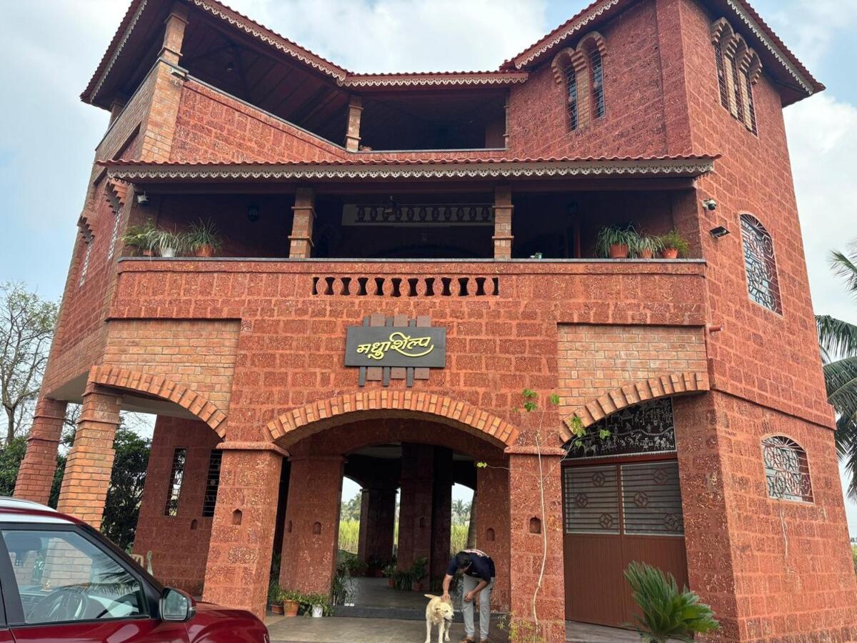 Madhushilp farmstay - B&B