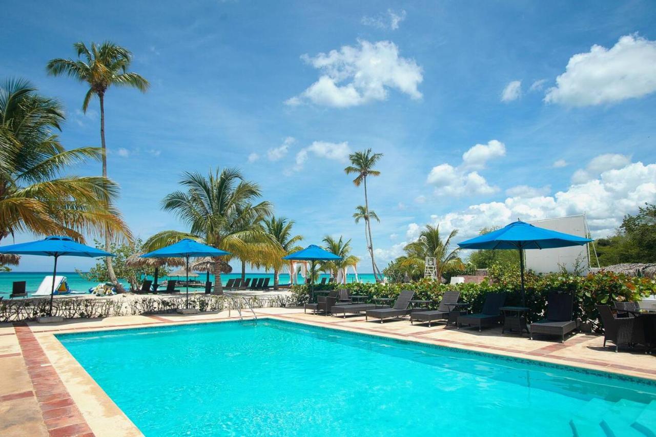 2BR Beachfront Cadaques Caribe - B&B
