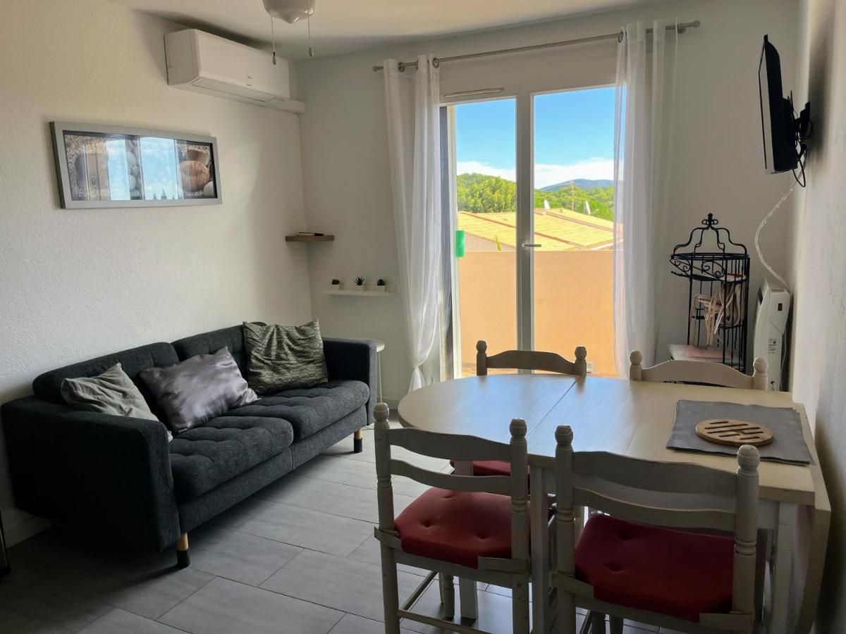 Appartement T2, 4 personnes, climatisé, avec piscine, Village de la Mer - B&B La Londe-les-Maures