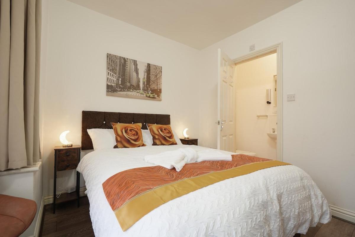 Double Room with Private Bathroom