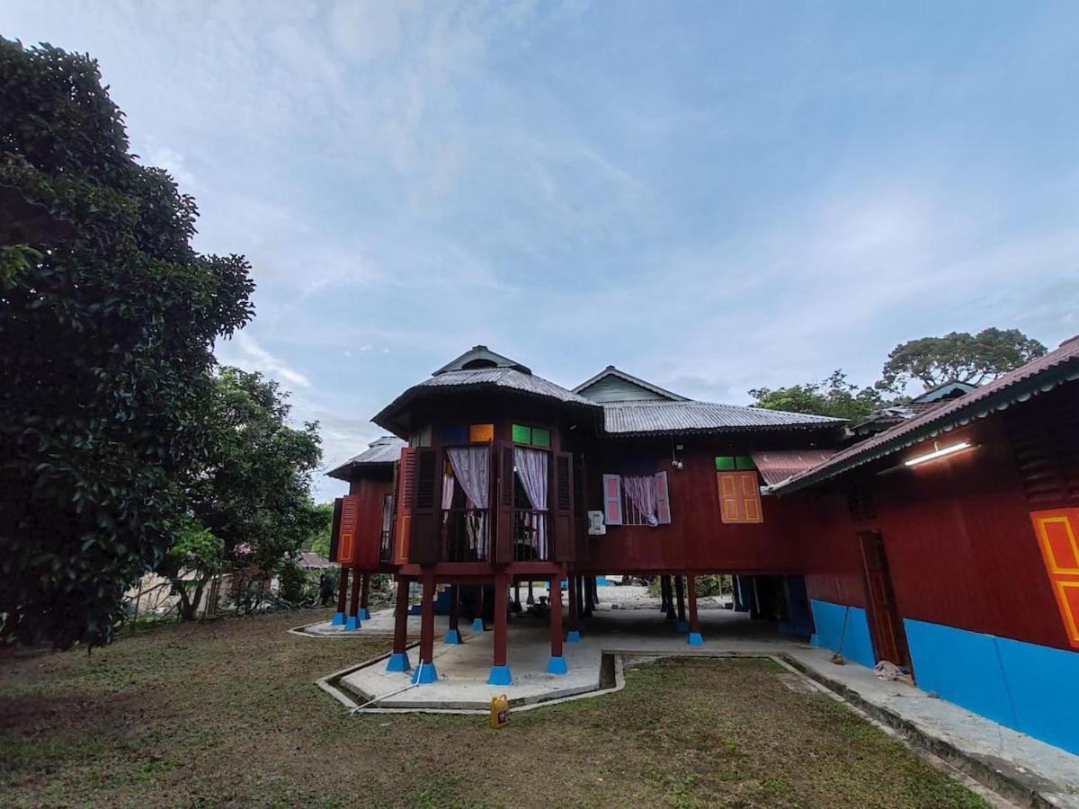 Aroma Santai Homestay - B&B Kampong Gelanggang