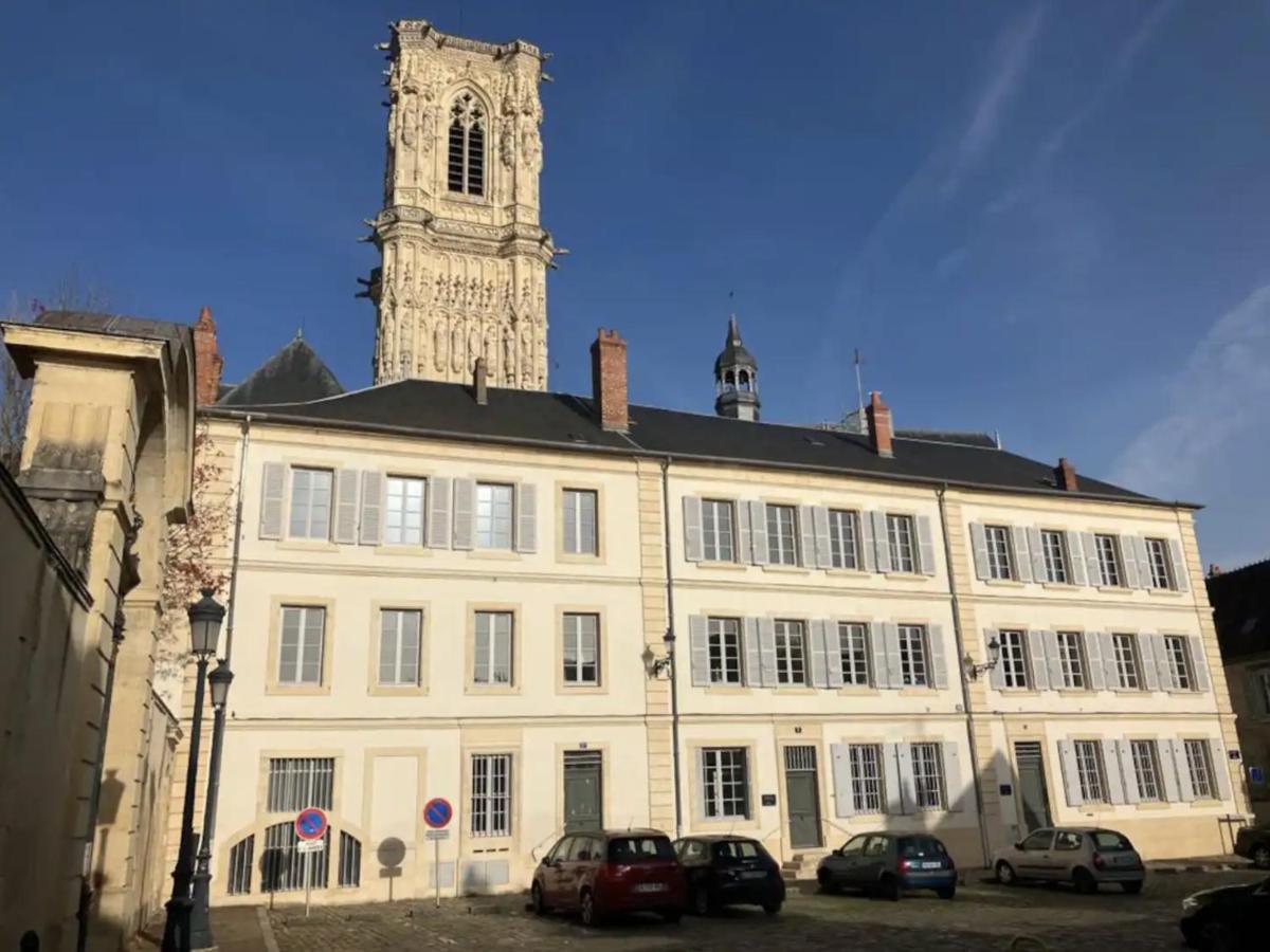 Appartement Vivier - les suites du palais, parking privé, vue cathédrale,2 chambres, by PRIMO C0NCIERGERIE - B&B