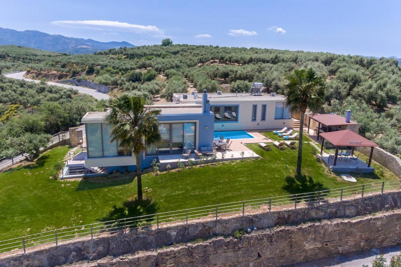 Modern Interior Villa - Ferienwohnung Chionato