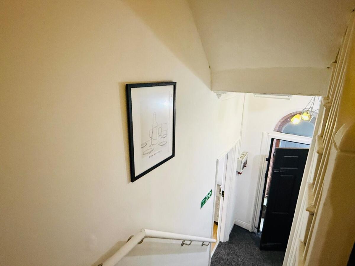 Bright 5-Bedroom Apartment in the Heart of the City - Bed and Breakfast Nottingham