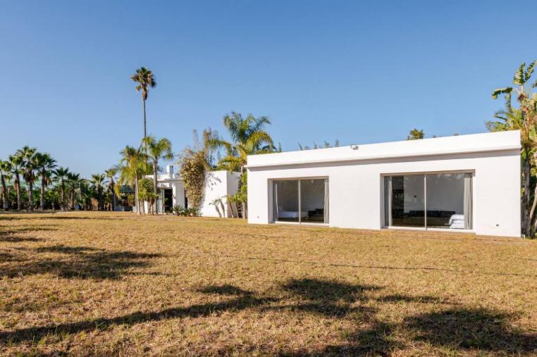 Villa Luxueuse 4 Chambres au Cœur du Domaine a El Menzeh - B&B