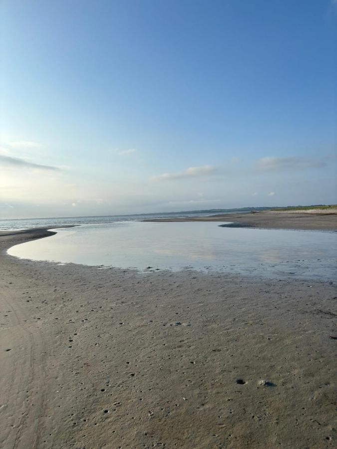 Sommerhus i nærheden af strand og skov - Bed and Breakfast Højby