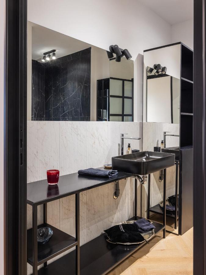 Deluxe One-Bedroom Apartment with City View