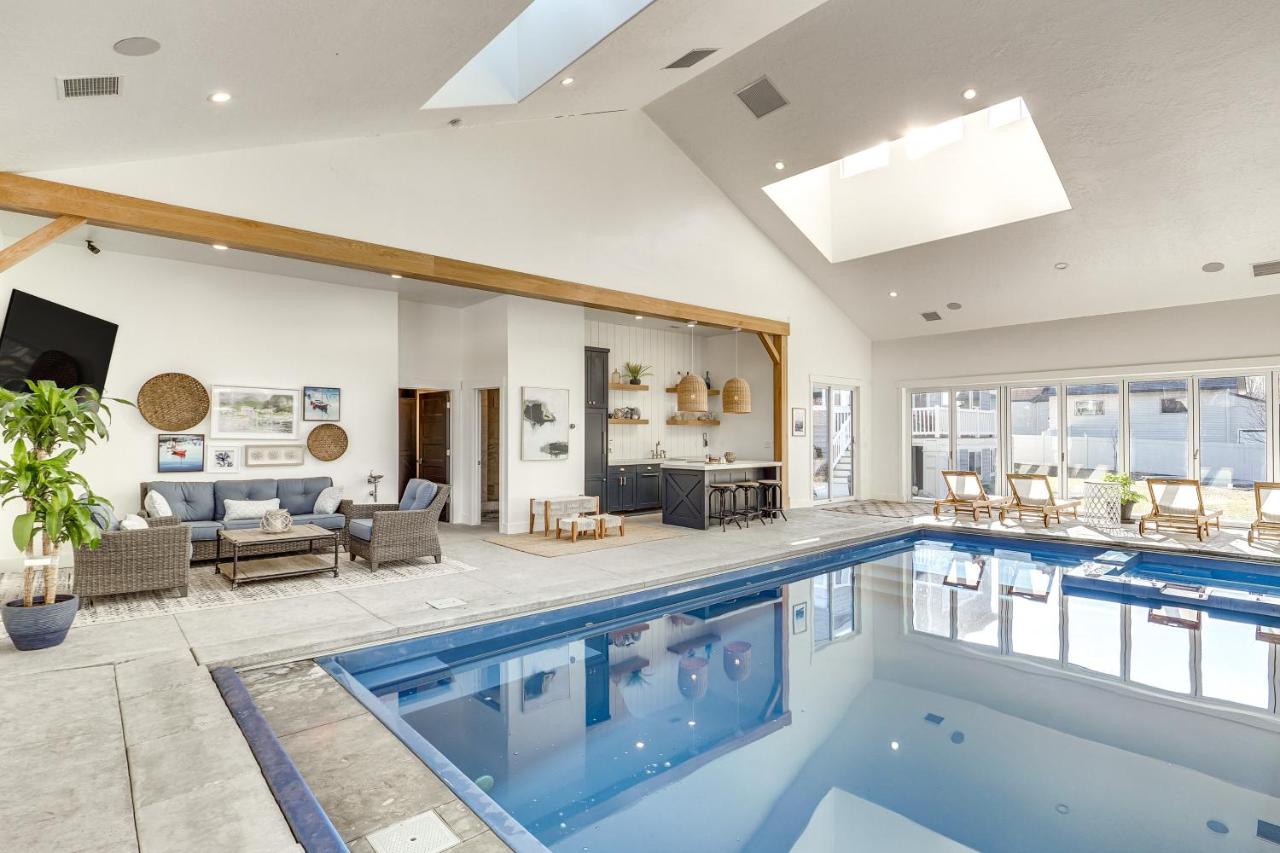 Private Pool and Hot Tub Luxe Unit Near UTA Train! - B&B