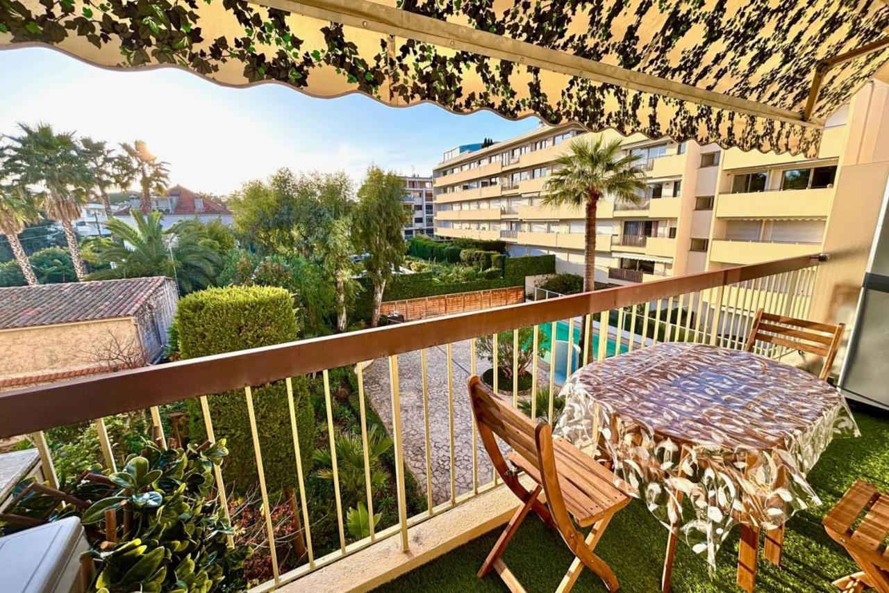 Tamanaco Beach T2 à 50m des plages terrasse piscine climatisation - Chambres d'hôtes Antibes