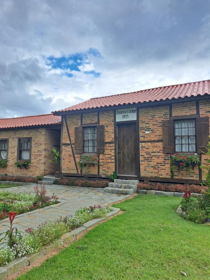 Caminhos da Serra do Tabuleiro - Casa Centenária Enxaimel 1915 - Bed and Breakfast São Bonifácio