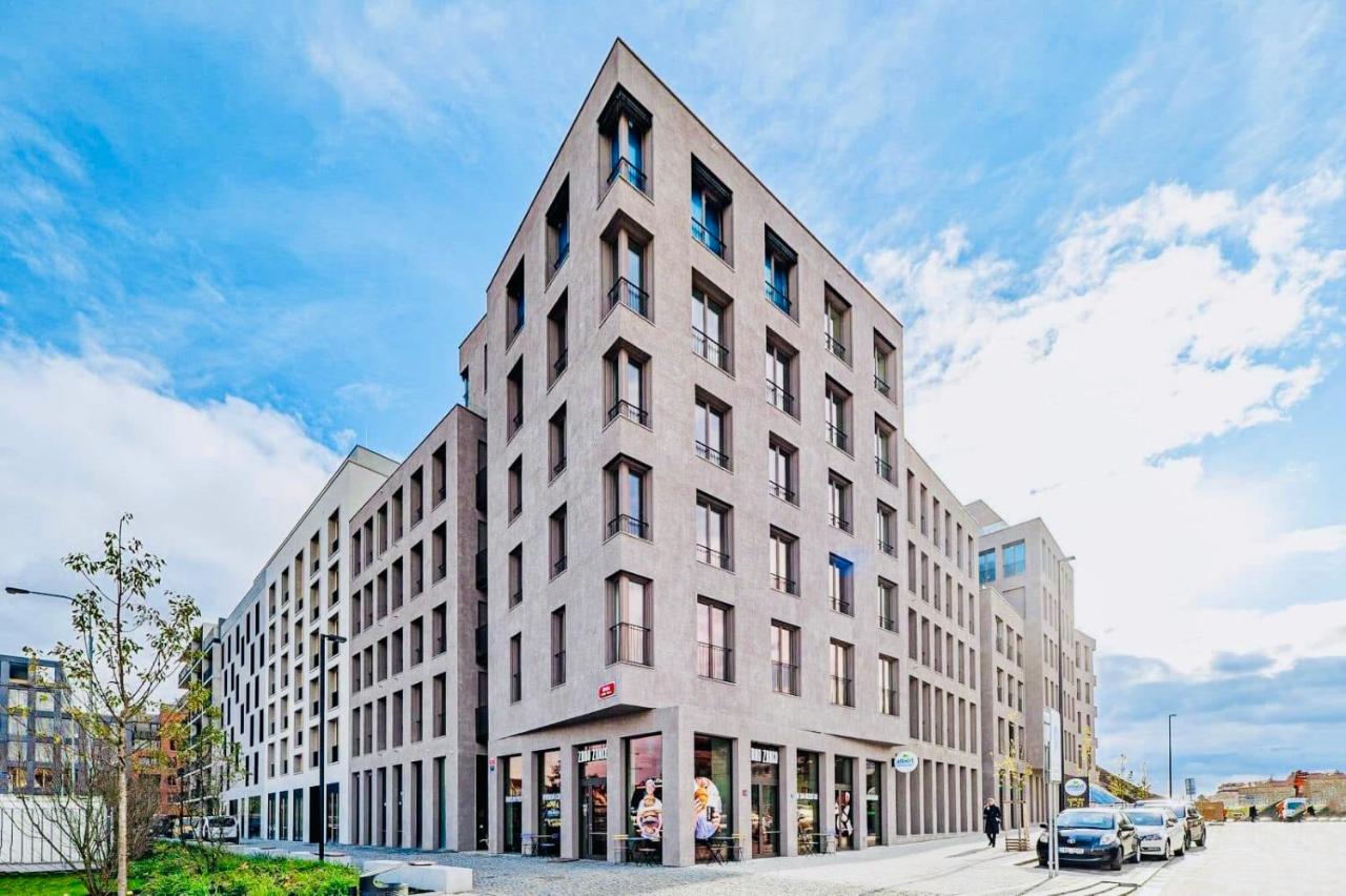 Three-Bedroom Apartment with Balcony
