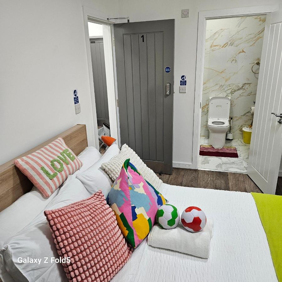 LONDON HEATHROW SLEEpHOUSE - B&B