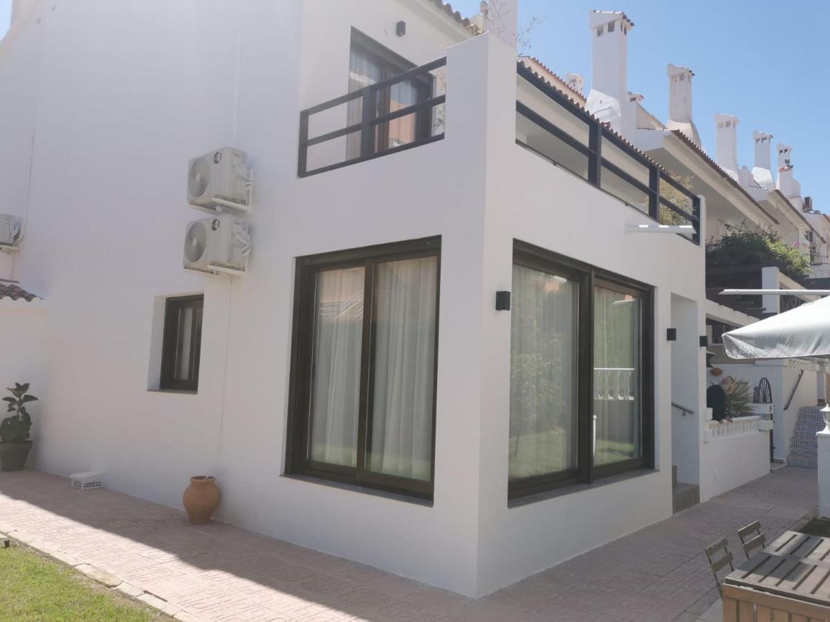 Modern house with pool, just 700m away from beach - B&B