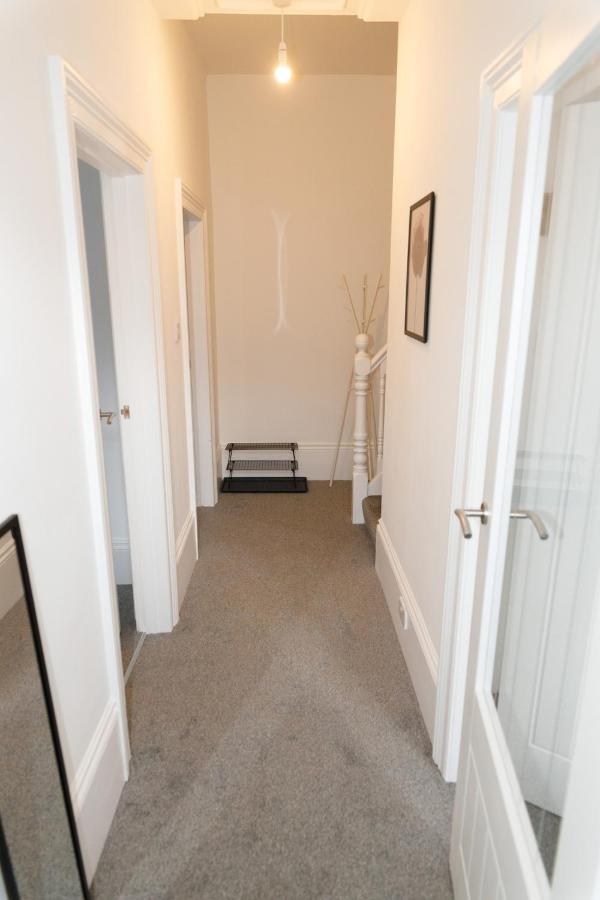 Huge 5 Bedroom Home - Great for Contractors - Ferienwohnung Pallion