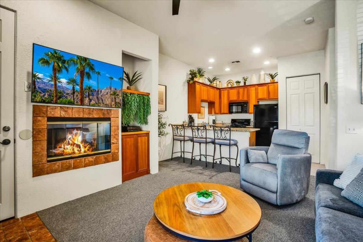 Refreshed 1BR Villa- Steps to Old Town La Quinta - B&B La Quinta