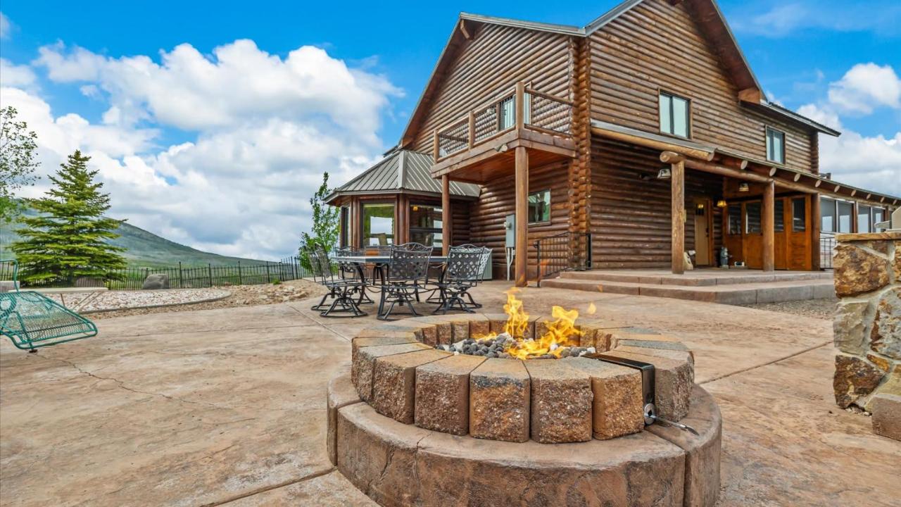 Ski and Ride Mountain Haus - Hot Tub, Fire Pit, Game Room & Deck - B&B