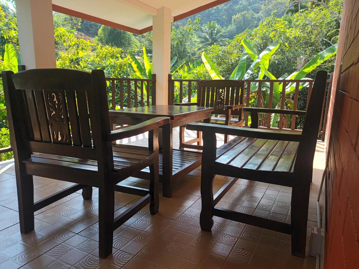 Deluxe Double Room (2 Adults + 1 Child)