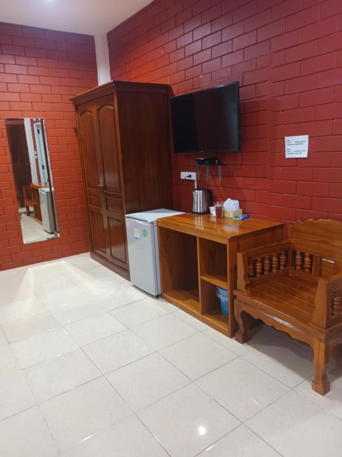 Deluxe Double Room (2 Adults + 1 Child)