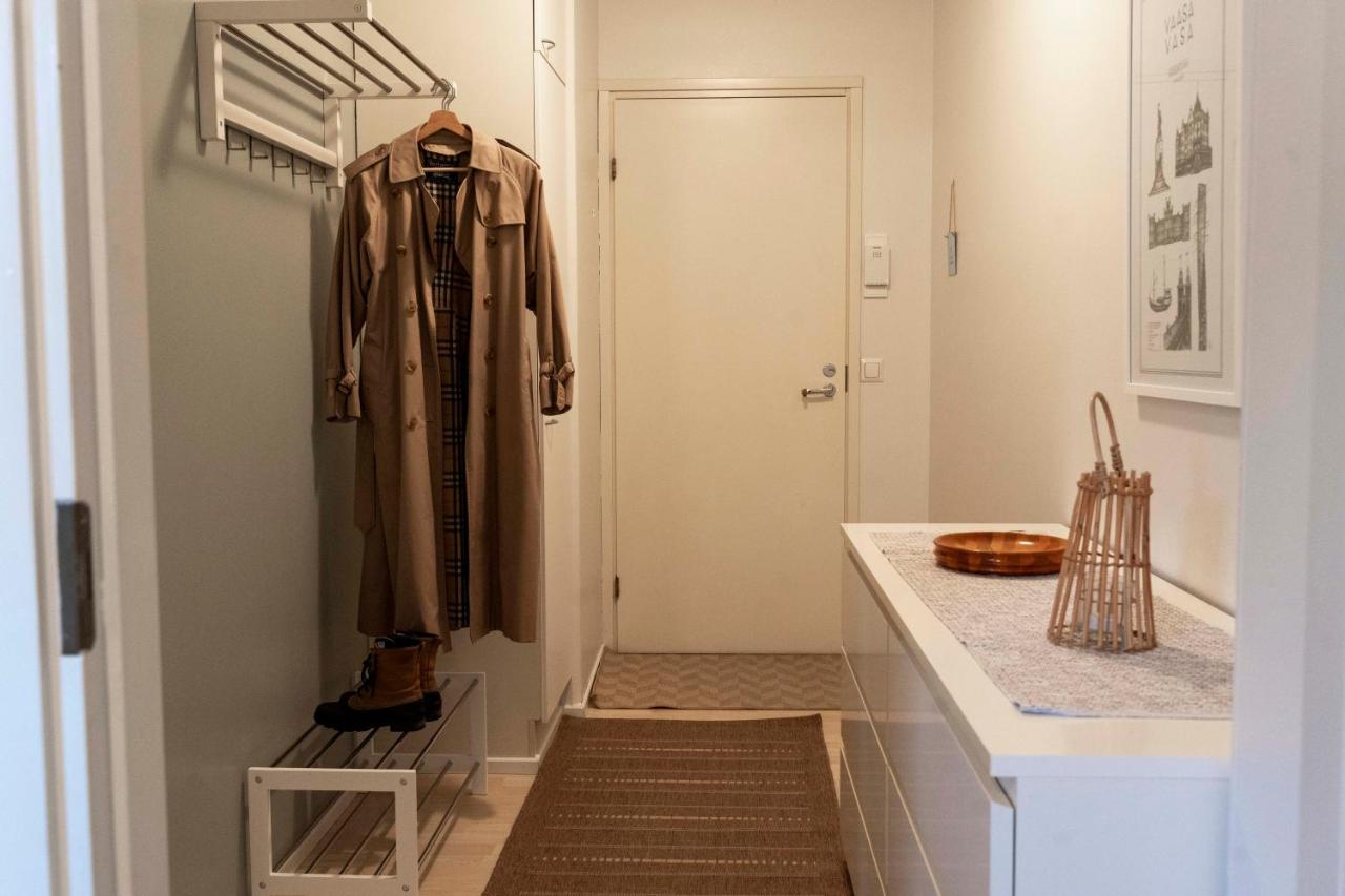 Central and cozy home by the train station with free parking - B&B