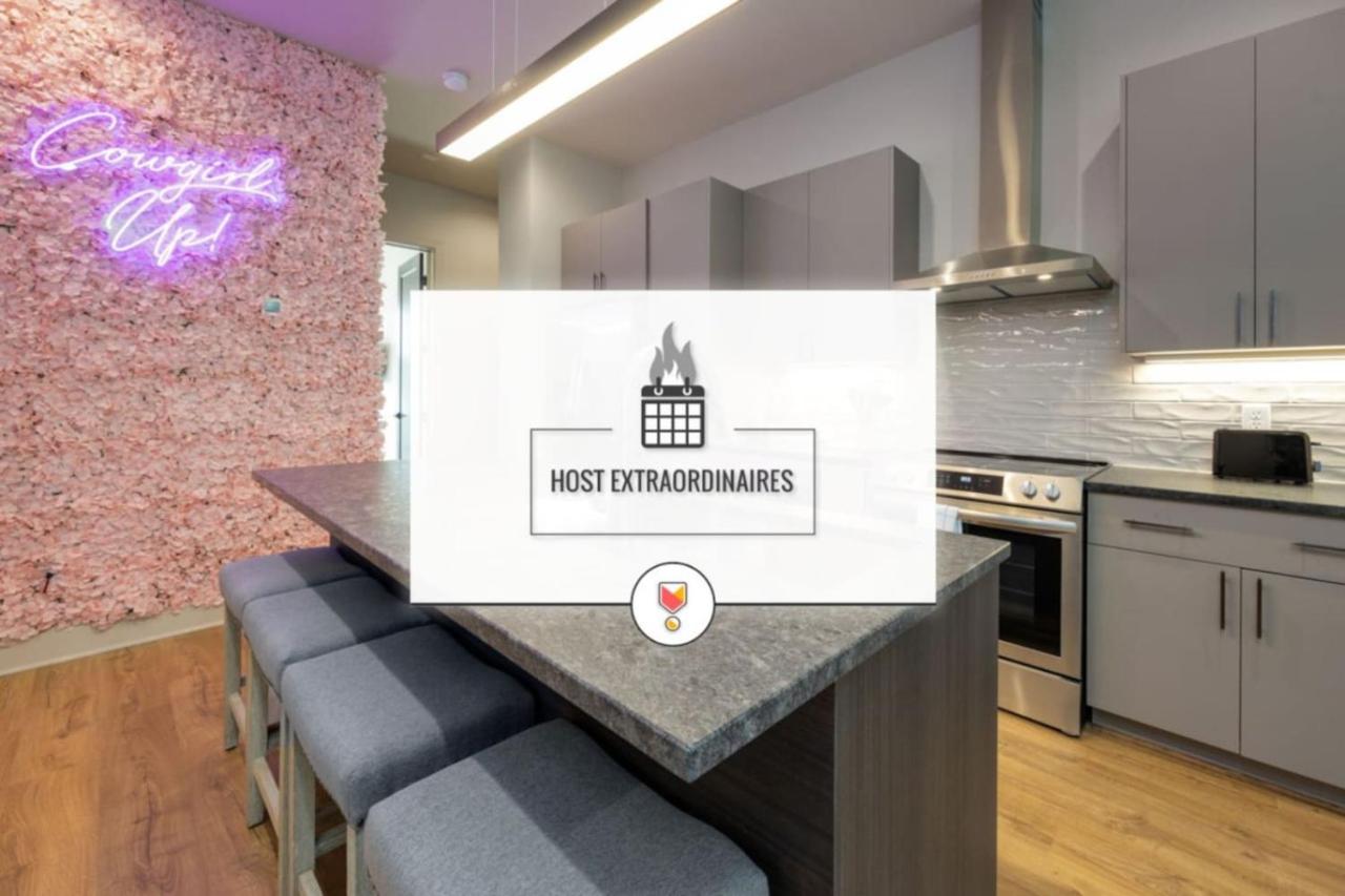 Cowgirl Up 4BD 4.5BTH Rooftop Views - B&B