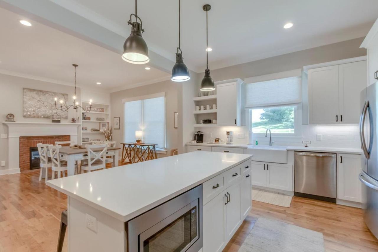 Superstar Country Retreat Historic Franklin Home - B&B Franklin