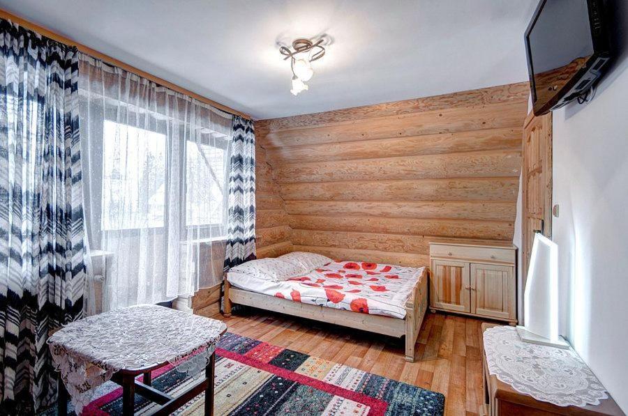 Dreibettzimmer mit Bad
