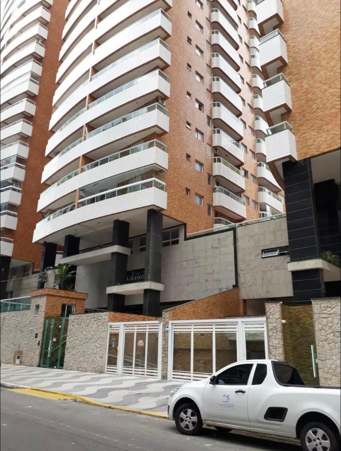 Apto no canto do forte 3 min da praia - B&B