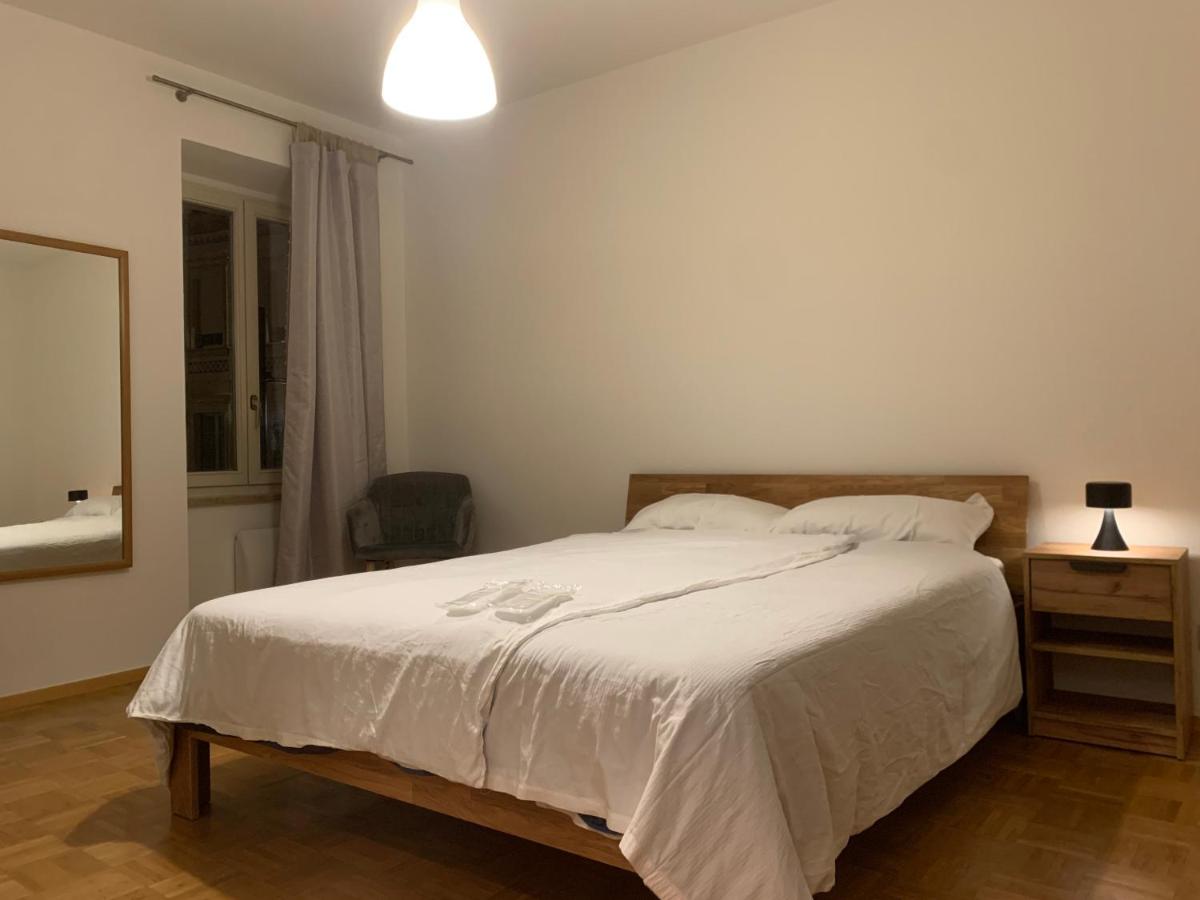 Deluxe One-Bedroom Apartment