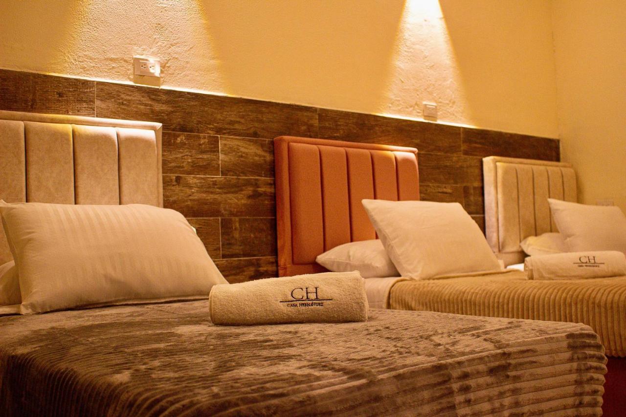 Cama en habitación compartida con 4 camas