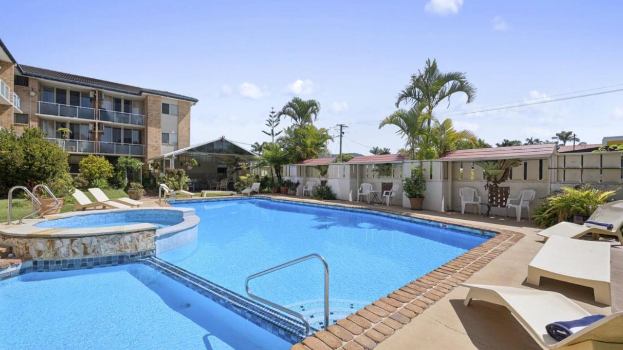 Ocean Parade 7 - Stylish Renovated Apt, Pool, Spa, Sleeps 4, Cafes - B&B Coffs Harbour