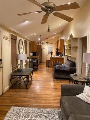 2br home with patio near lakes and walking trails - B&B