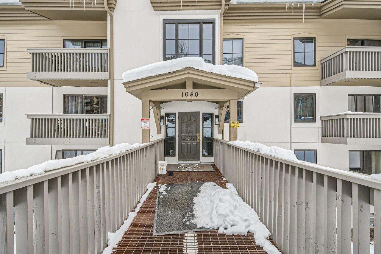 Snowlion Condos 302 condo - Bed and Breakfast