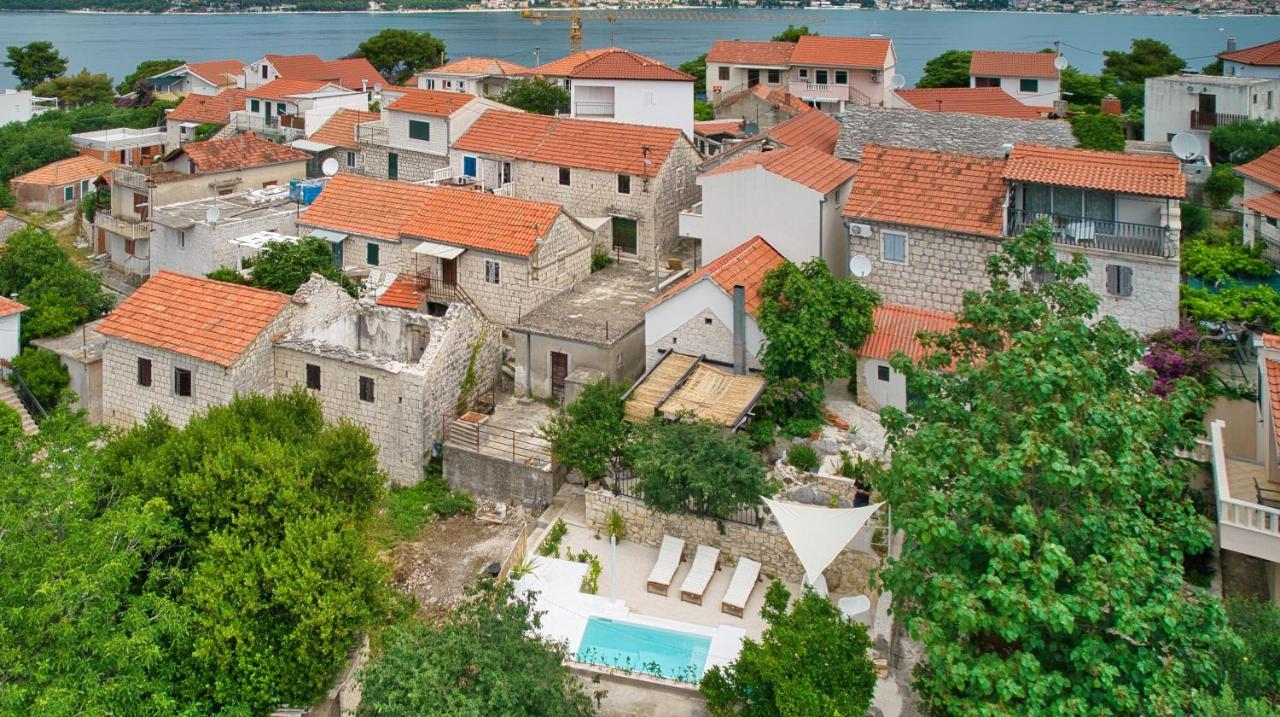 Luxury stone house with pool-Alba - B&B