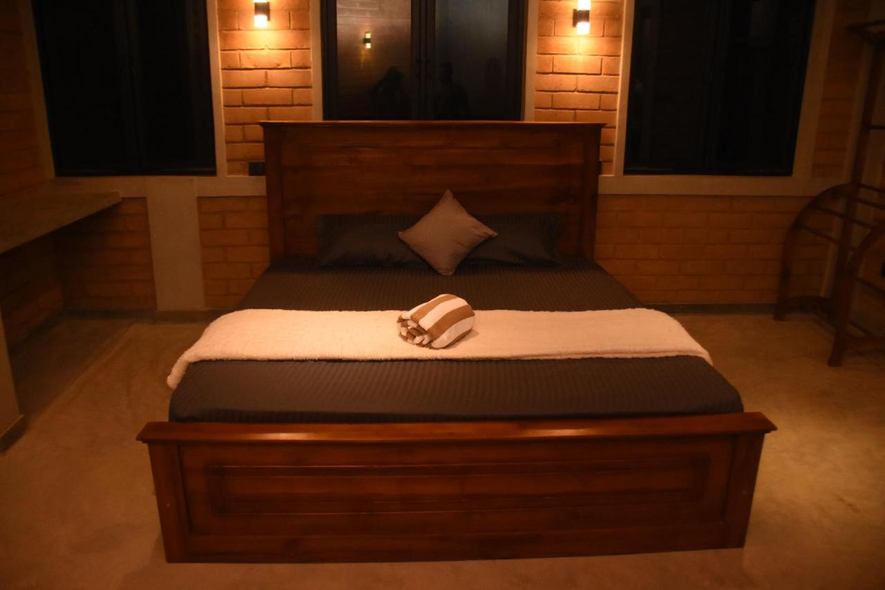 Deluxe Double Room with Side Sea View