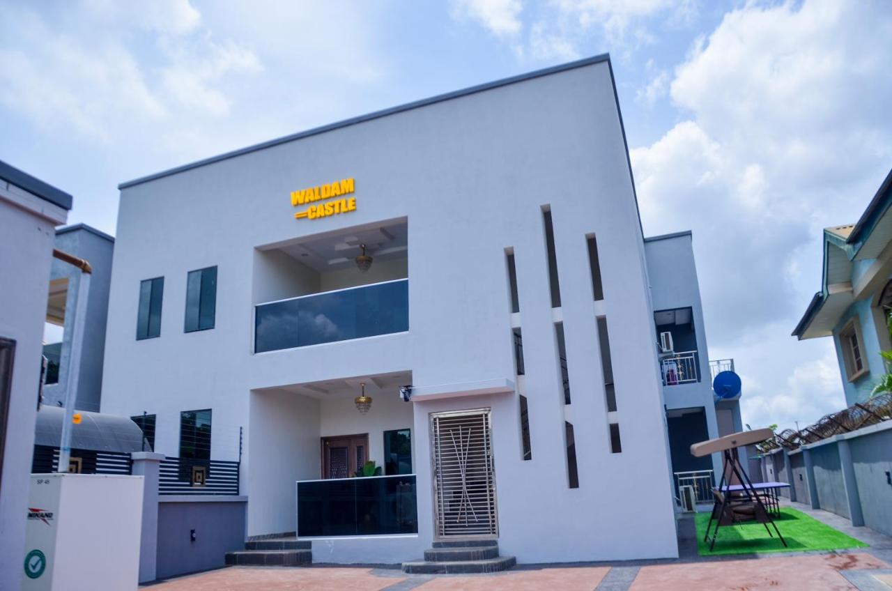 Waldam Castle Apartments - Bed and Breakfast Oye