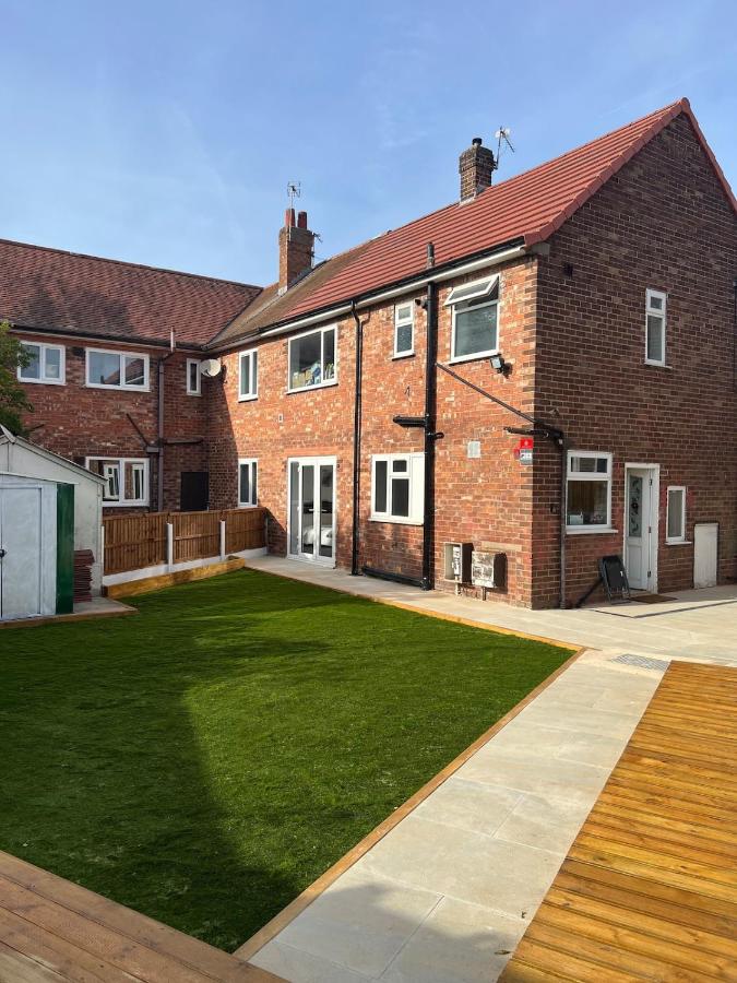 The Place with king beds, Ensuite Bathrooms, Close to Airport and Free Parking - B&B
