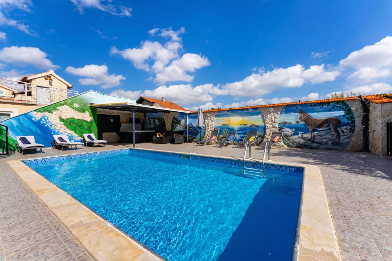 MY DALMATIA - Holiday home Nadalina with private pool and jacuzzi - B&B Vodice