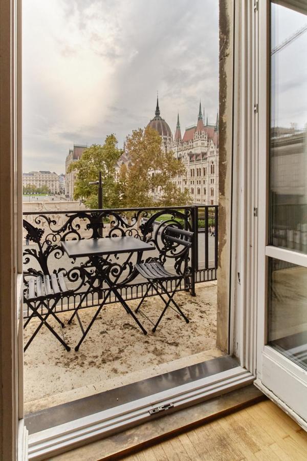 Charming Budapest Apartment with Parliament Views - B&B Budapest