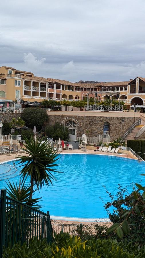 Appartement rez de jardin 4 personnes CAP ESTEREL - Chambres d’hôtes Saint-Raphaël