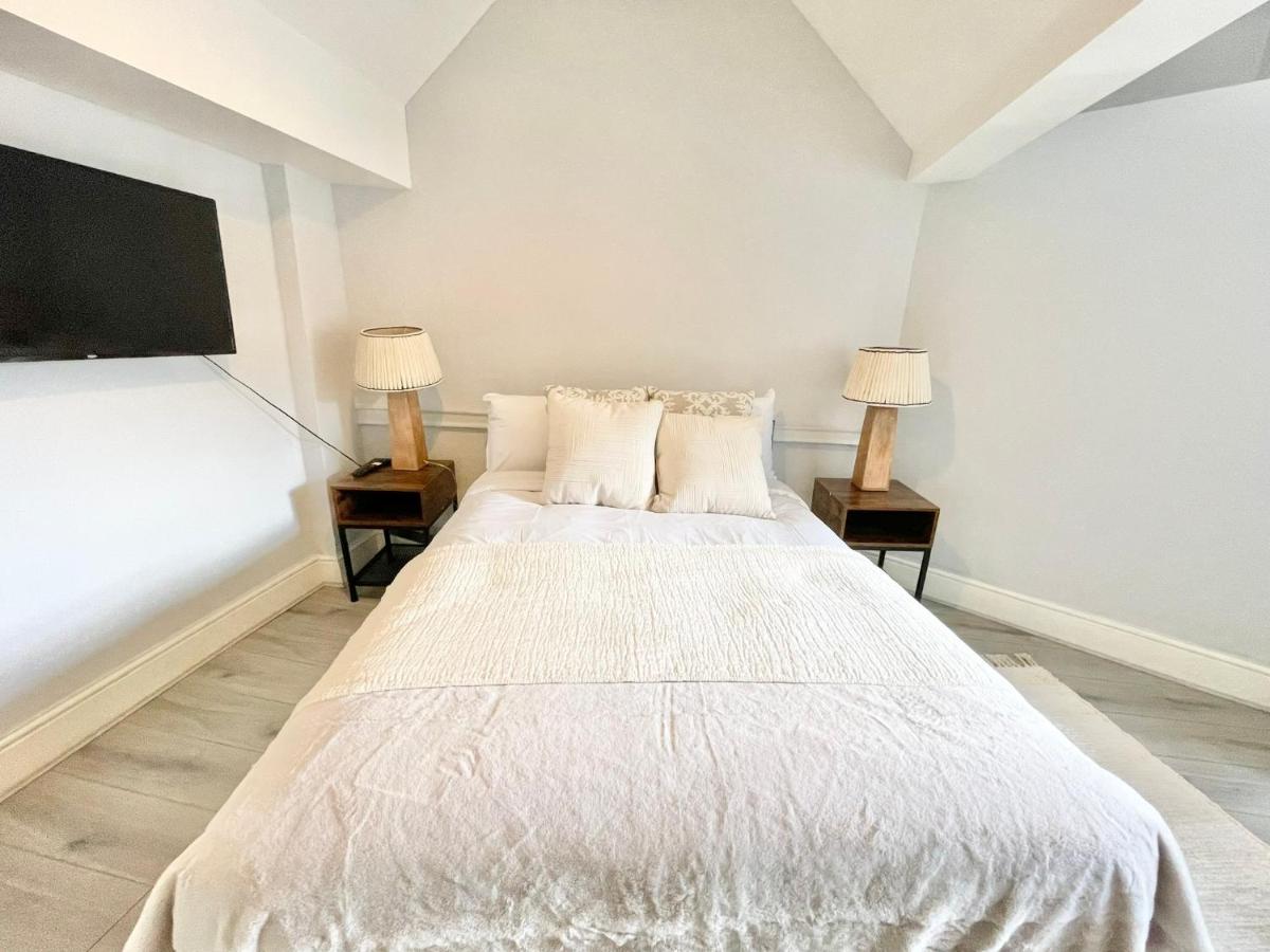 Double Room with Shared Bathroom