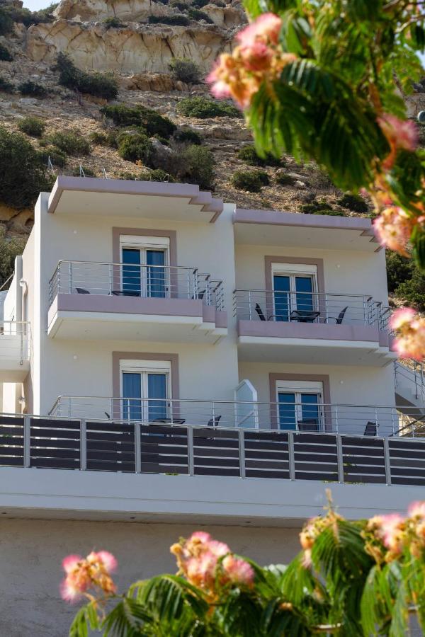Maistro Suites With Pool, Matala - Bed and Breakfast