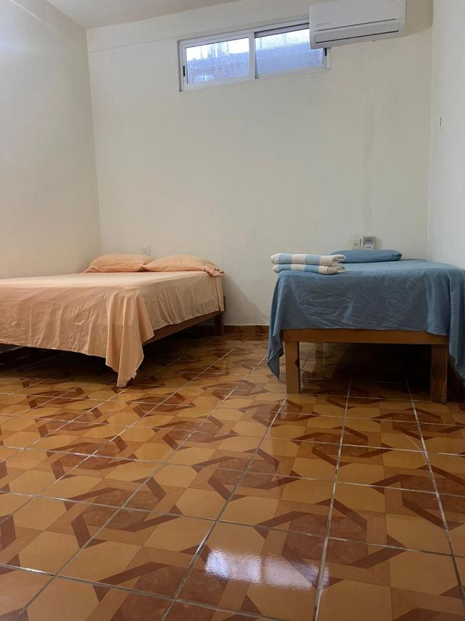 Camera Doppia con Letti Singoli e Bagno in Comune