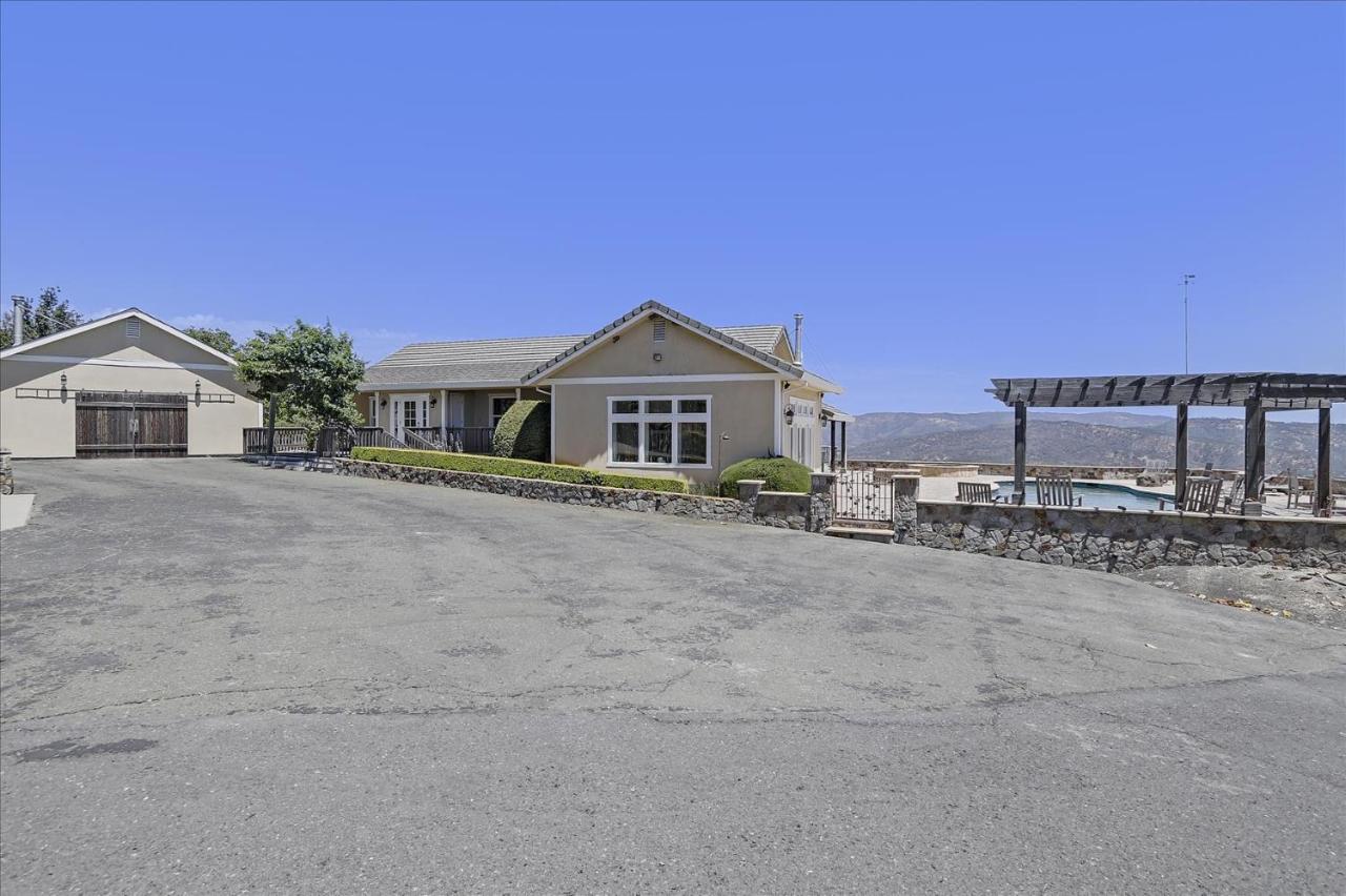 Napa Vineyard with Stunning Views By Allevo Homes - B&B