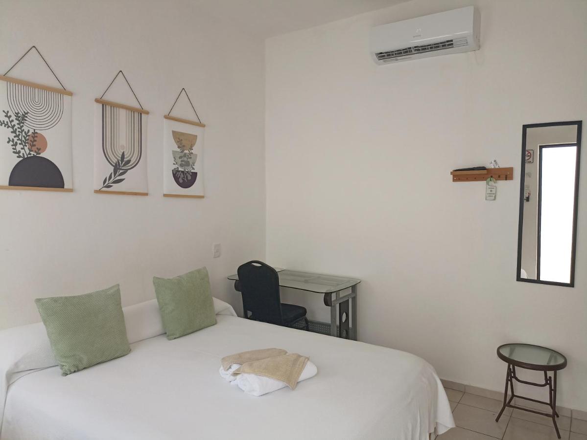 Habitación con cama grande