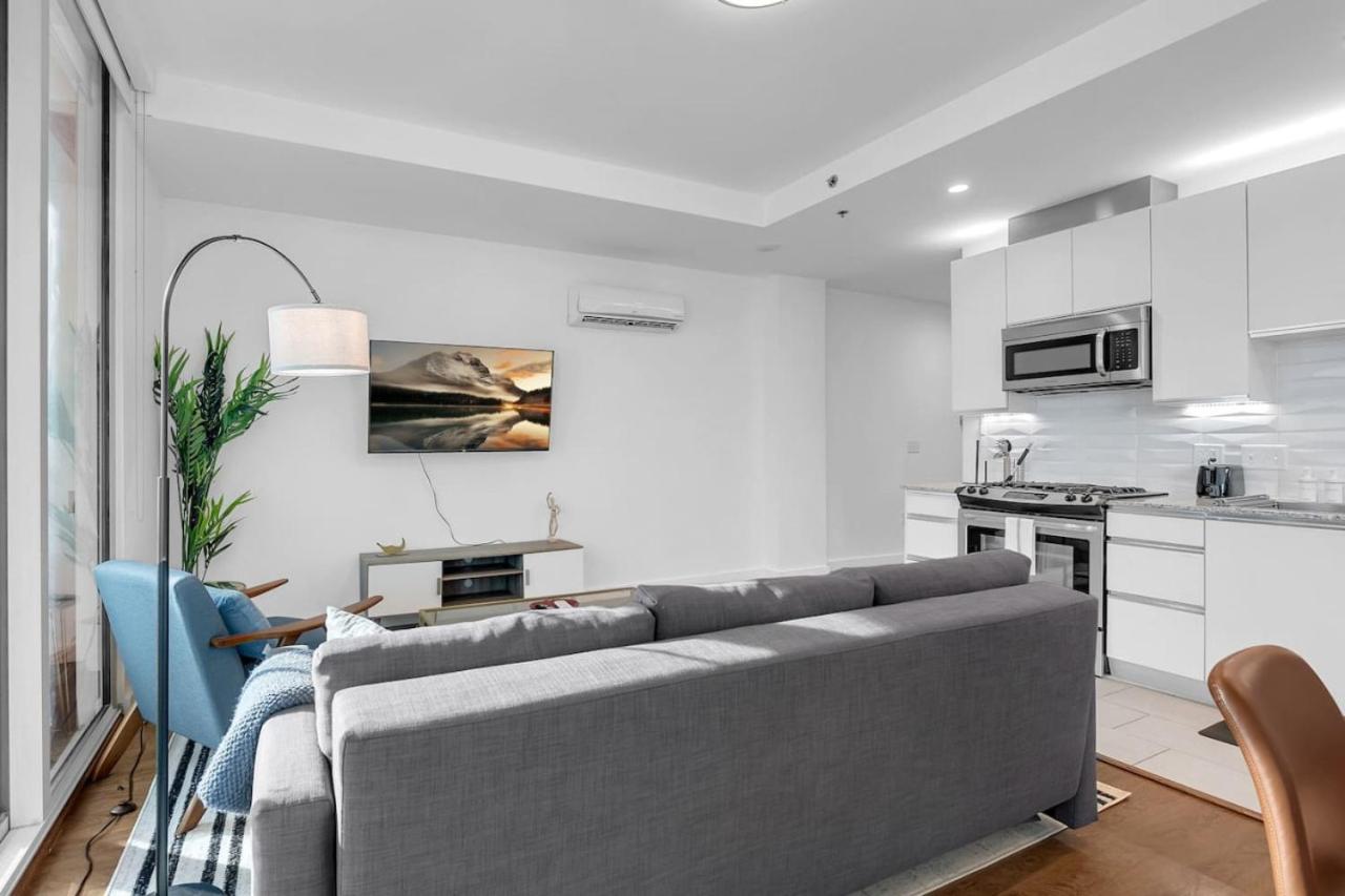 Charming 1BR NearBOKCntr-Gym,Lounge,Balcony,PetOK - B&B