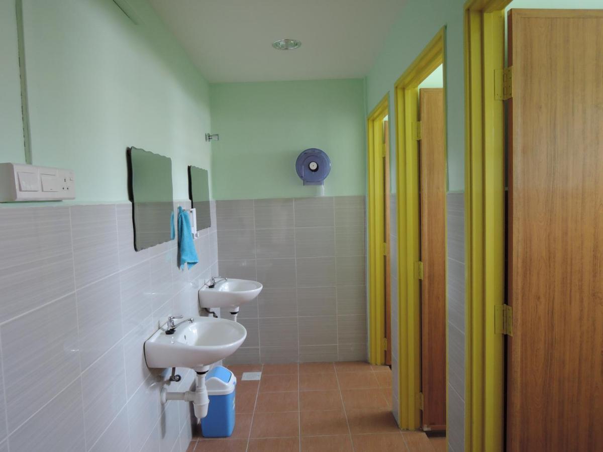 Camera Doppia con Letti Singoli e Bagno in Comune