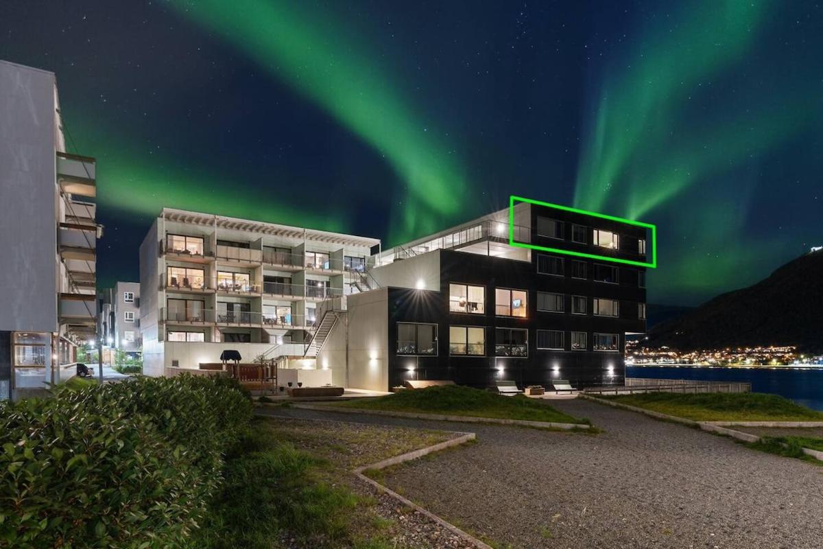 Two-Bedroom Deluxe Apartment with Ocean View