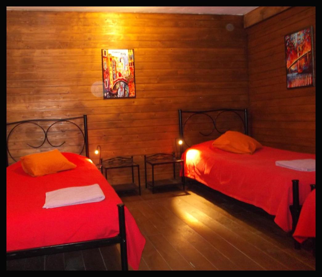 Cama en habitación compartida masculina de 4 camas