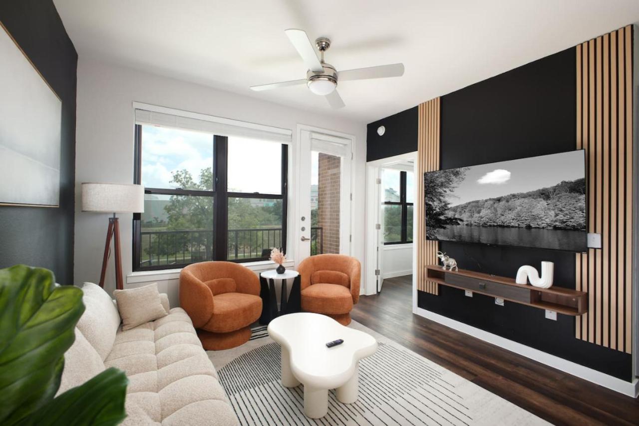 Modern 2BR-w Prkng, Near Rvrwalk, Dome & Conv Ctr - Bed and Breakfast